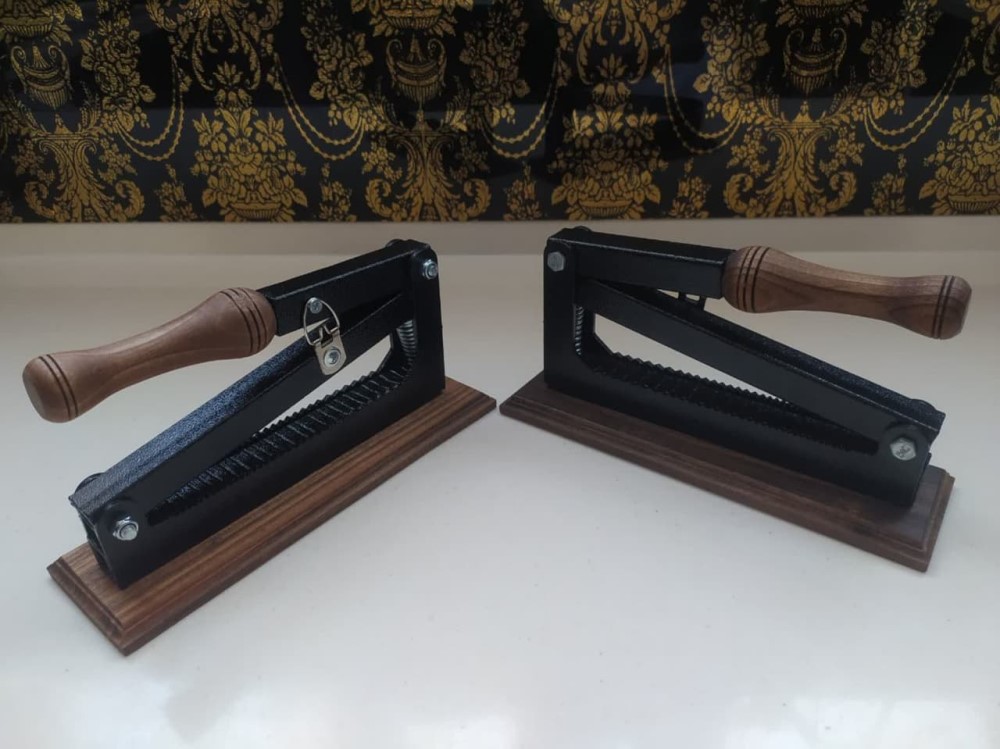 بادام شکن و گردو شکن اهرمی آپارتمانی: لذت شکستن آسان و بی دردسر در فضای کوچک!